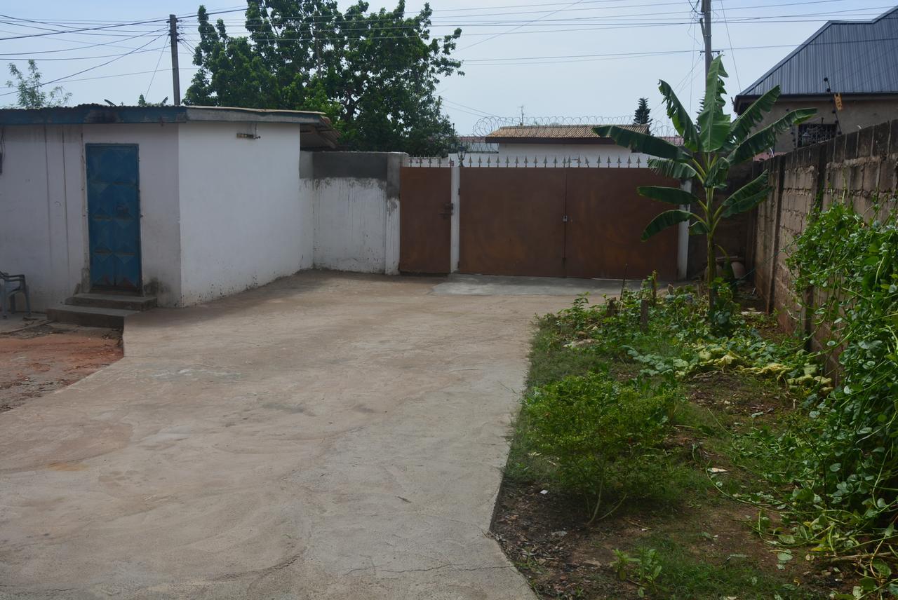 The Accra Backpackers Hostel Extérieur photo